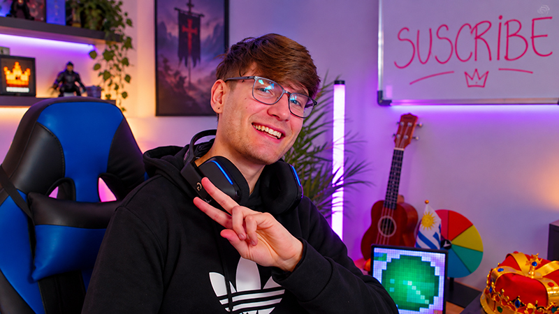 Albion Online creator izValen in his streaming setup