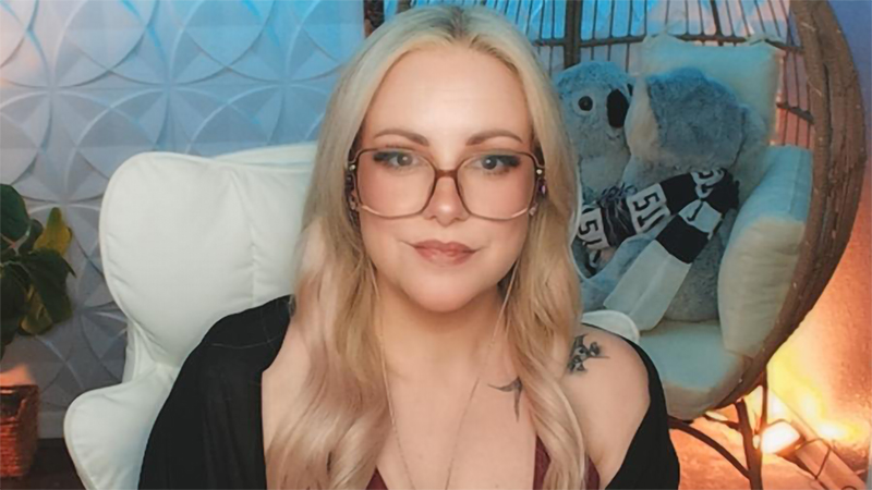 Albion Online Ambassador Megz in her streaming setup
